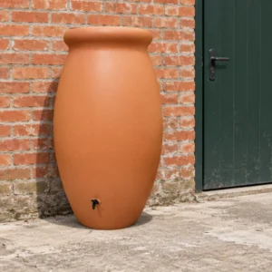 Cuve Belli Jarre Toscan 1000 L 09741 présentée dans une cour avant son raccordement.